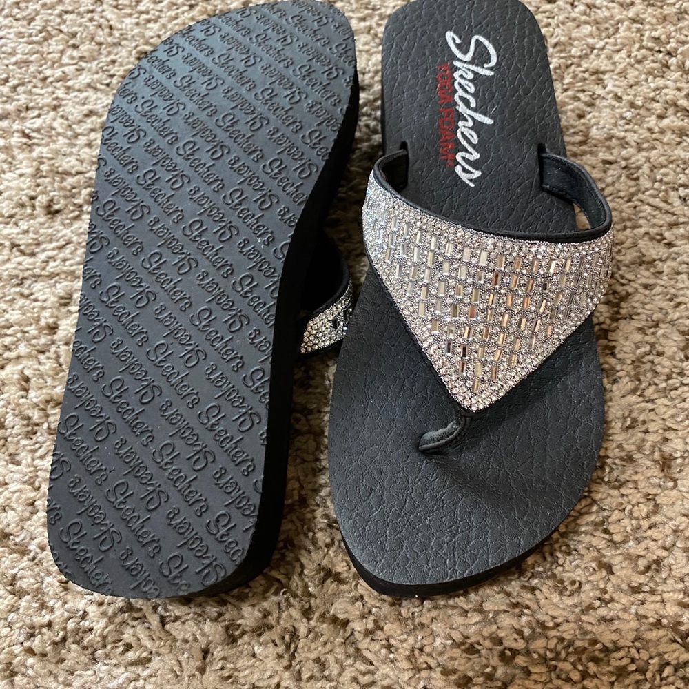 Skechers sandals size 8 like new